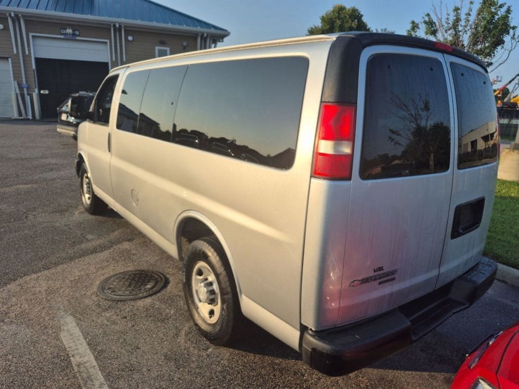 chevrolet express passenger 2016 1GAWGEFG0G1276912 image chevrolet express passenger 2016 1GAWGEFG0G1276912 image